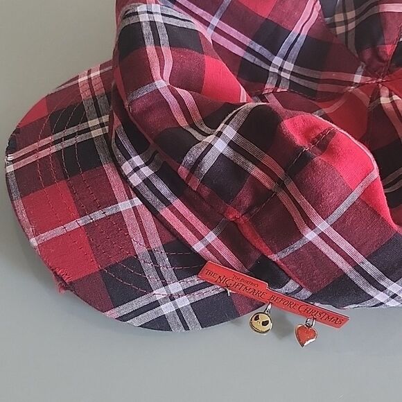 Disney Cap With Nightmare Before Christmas Pin - Picture 8 of 8